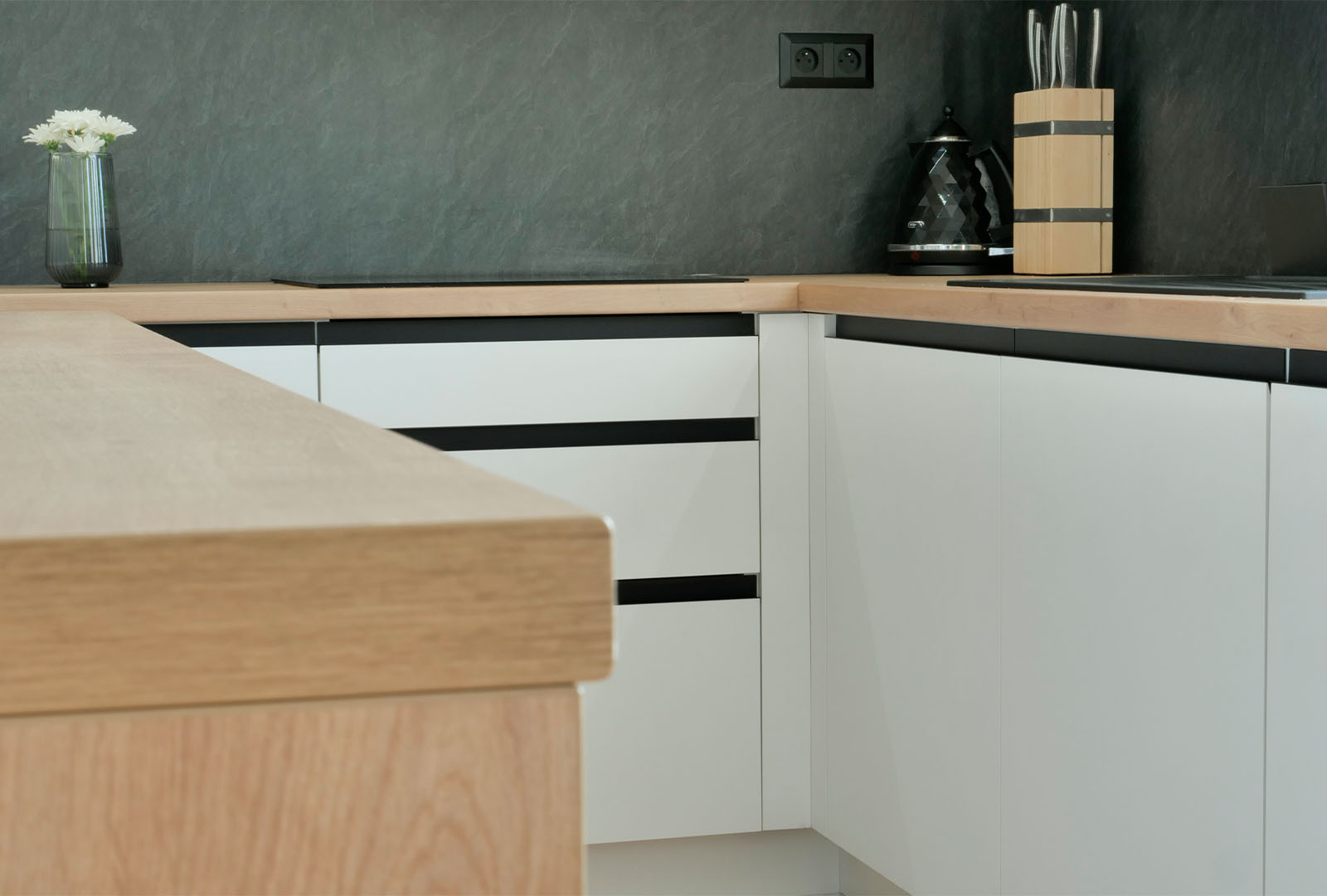 Kuchyna_Biela_Matt_Dub_Arlington_Bridlica_Scivaro_(5)